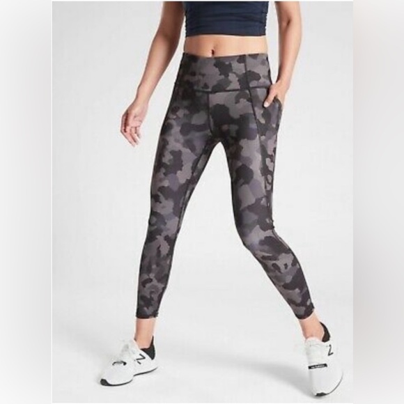 Athleta Pants - Athleta Lightning Camo 7/8 Leggings